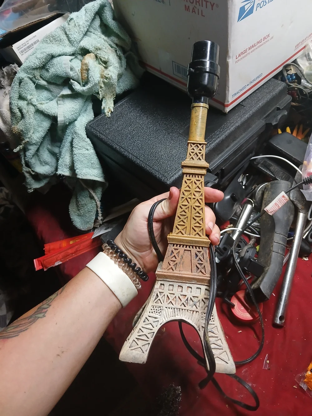 vintage-style table lamp resembles Eiffel Tower- Tested Works
